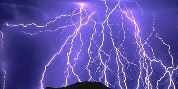 Yıldırım isabet eden 2 kişi yaralandı