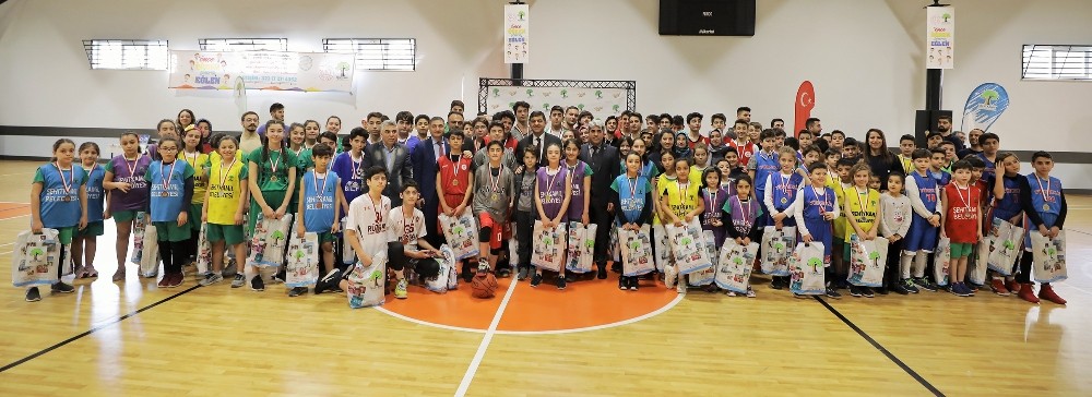 Yıldız basketbolcular Şehit Kamil’i andı 