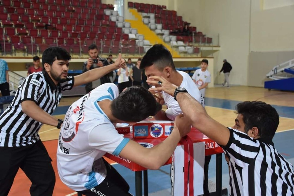 Yıldız Bilek Güreşçiler, Isparta’da yarışıyor 