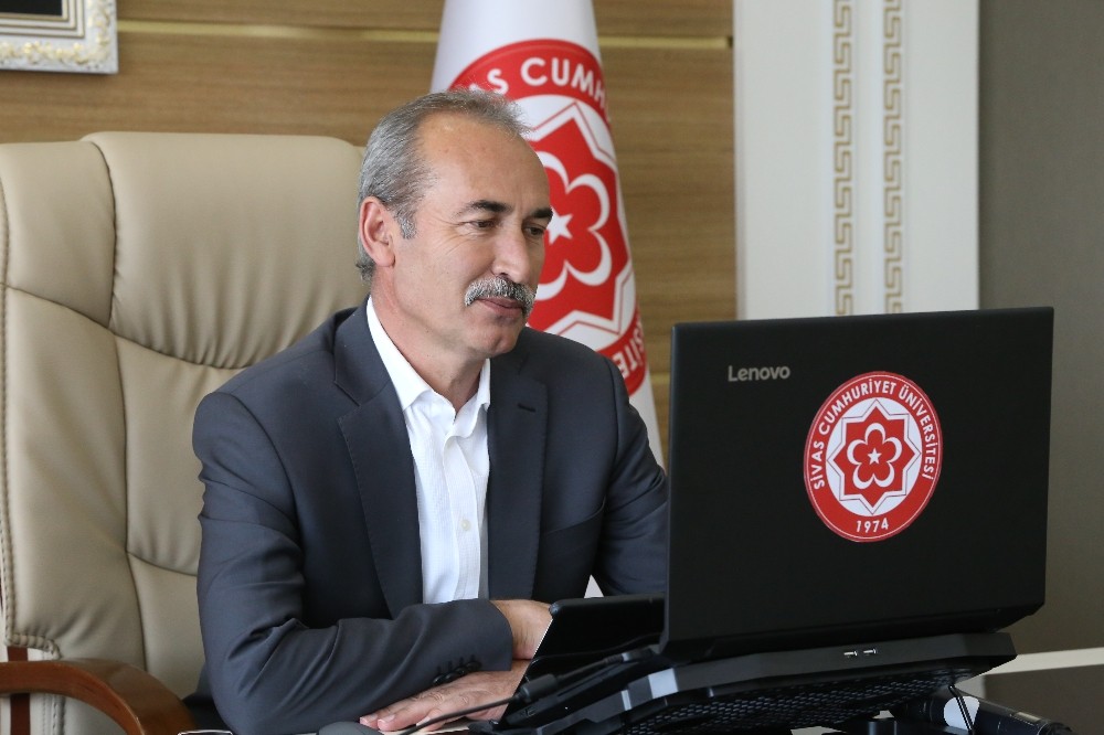 Yıldız, canlı yayında öğrencilerin sorularını yanıtladı 