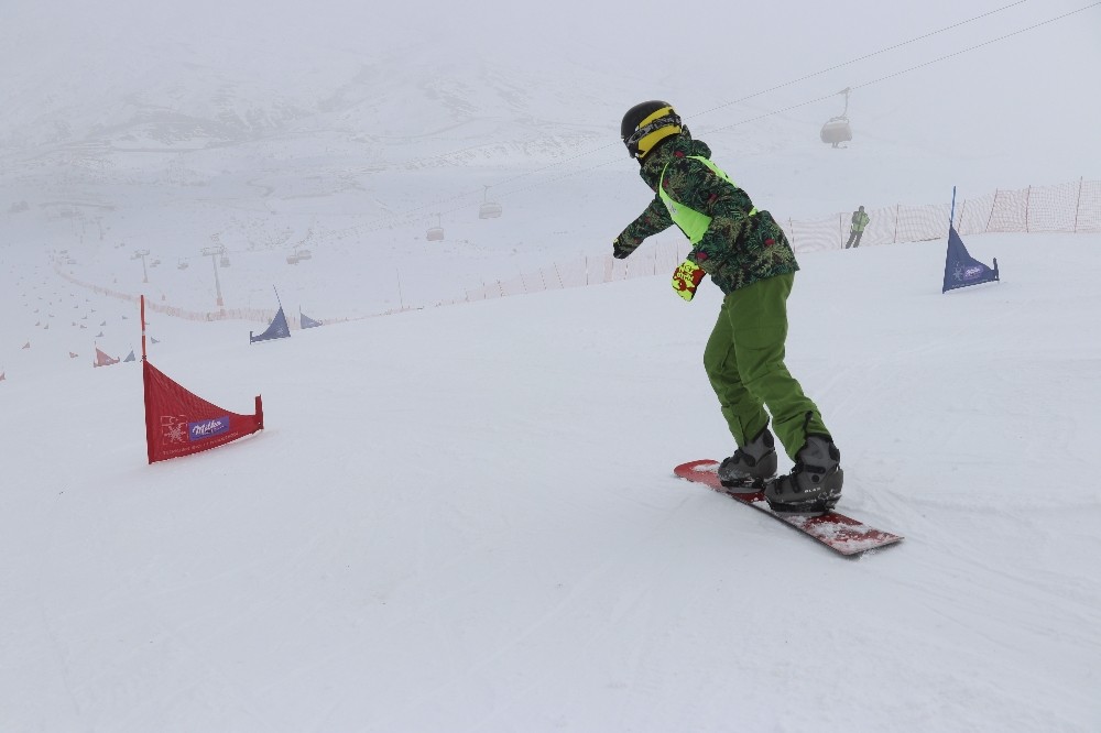 Yıldız Dağı’nda snowboard heyecanı başladı 