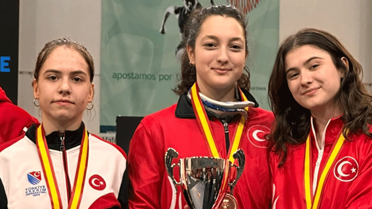 Yıldız eskrimciler tarihi başarıya imza attı! 2 bronz madalya kazandılar