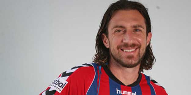 Yıldız futbolcu bankayı icraya verdi!