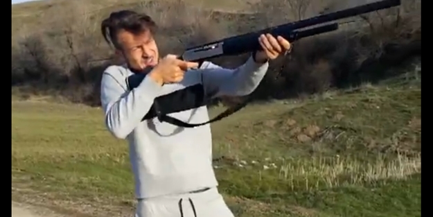 Yıldız futbolcudan şok paylaşım!../VİDEO