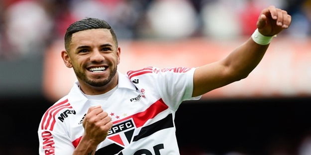 Yıldız futbolcudan transfer açıklaması: Beşiktaş'la görüştük ama...