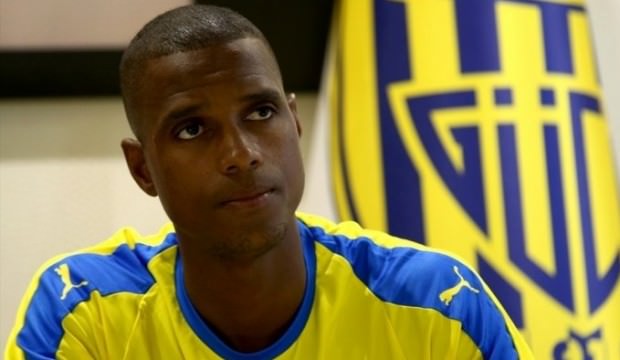 Yıldız futbolcudan UEFA'ya Türkiye çıkışı!