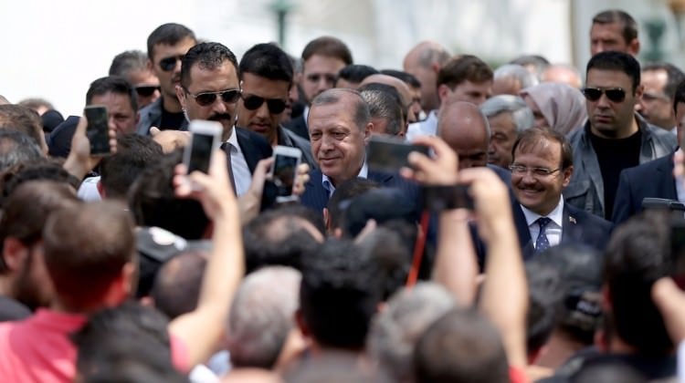 Erdoğan'ı görenler hemen cebine sarıldı