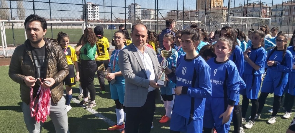 Yıldız Kızlar Futbol İl Birinciliği Müsabakaları Tamamlandı 