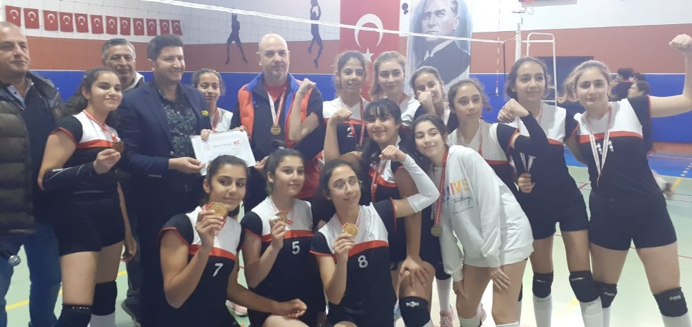 Yıldız Kızlar Voleybol Birinciliği müsabakaları sona erdi 