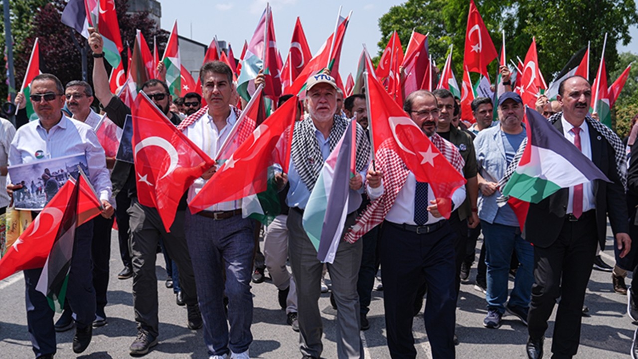 Yıldız Teknik Üniversitesi öğrencileri ve akademisyenleri Gazze için yürüdü