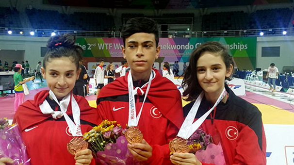 Yıldız tekvandoculardan 3 bronz