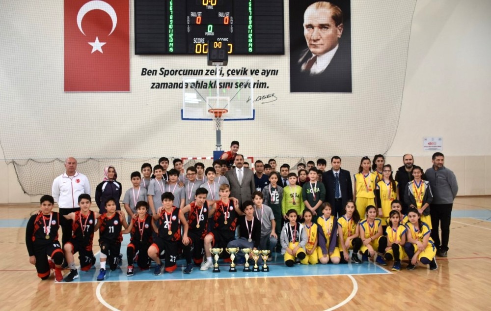 Yıldızlar kız-erkek basketbol müsabakaları tamamlandı 
