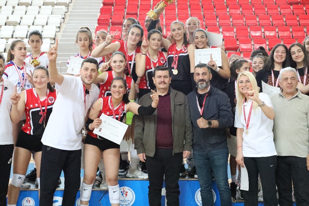 Yıldızlar kız voleybol Türkiye şampiyonası final müsabakaları tamamlandı 