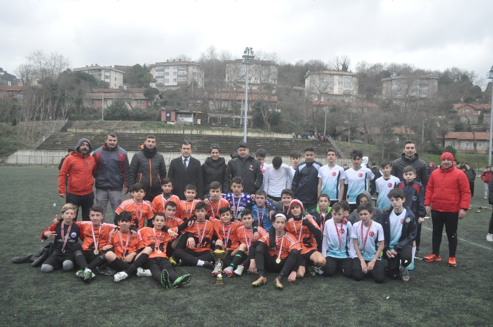 Yıldızlar maçında yenenler sevindi, yenilenler gözyaşı döktü 
