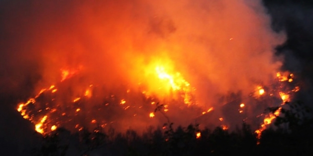 Yılın en büyük yangını! 80 ev kül oldu