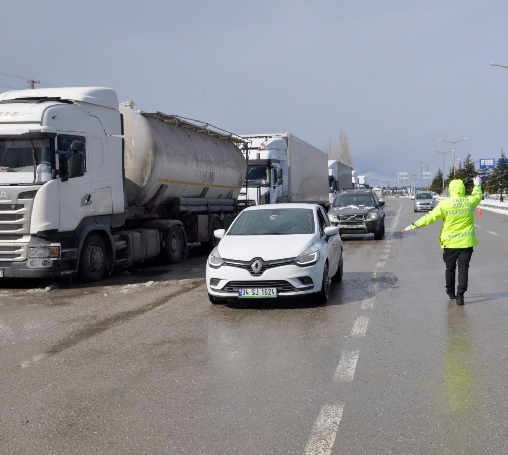 Yılın en soğuk günlerini yaşayan Aydın’da sürücülere ‘buzlanma’ uyarısı 