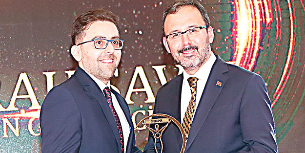 'Yılın Gazetecisi' ödülü Spor Müdürümüz Savcı'ya