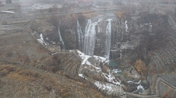 Yılın ilk kar yağışı nefes kesti!