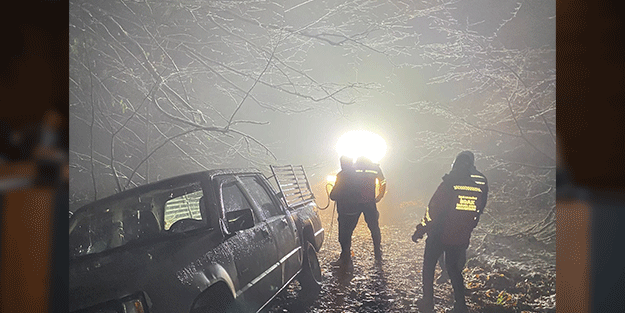 Yılın ilk karını görmek için dağa çıktılar! Mahsur kalınca ekipler imdadına koştu