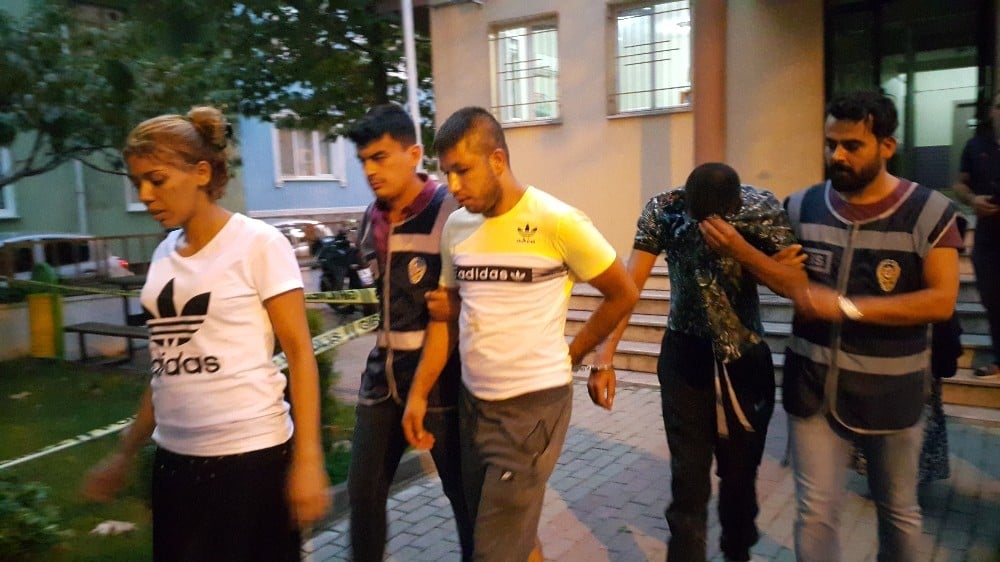Yıllar önceki uyuşturucu husumeti için ev basıp adam bıçakladılar 