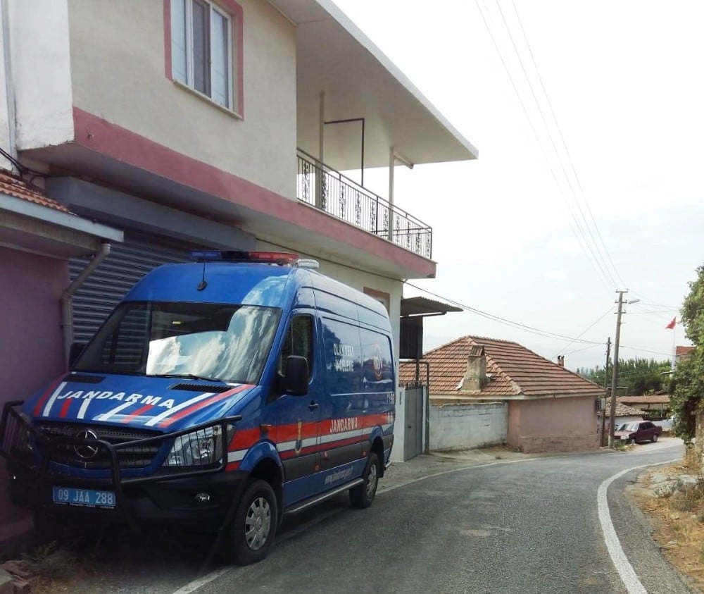 Yıllar sonra döndüğü baba evinde ölü bulundu 