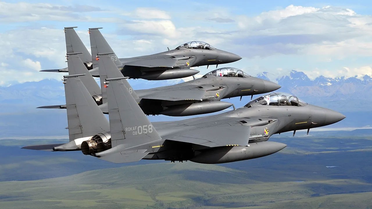 Yıllardır araştırılan kazanın sebebi belli oldu! Pilotlar selfie çekerken savaş uçakları çarpıştı