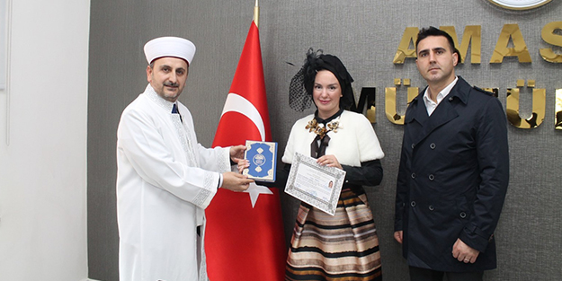 Yıllardır İslam'ı araştıran Belaruslu tercüman Müslüman oldu