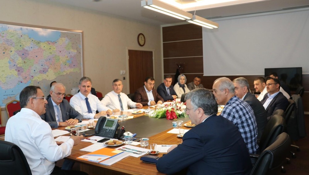 Yılmaz: “Çok çalışmak boynumuzun borcu” 