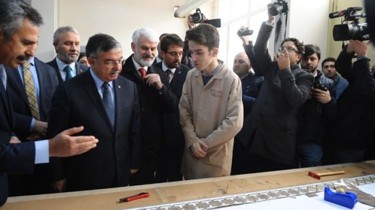 Yılmaz Mesleki Eğitim Külliyesi'ni inceledi