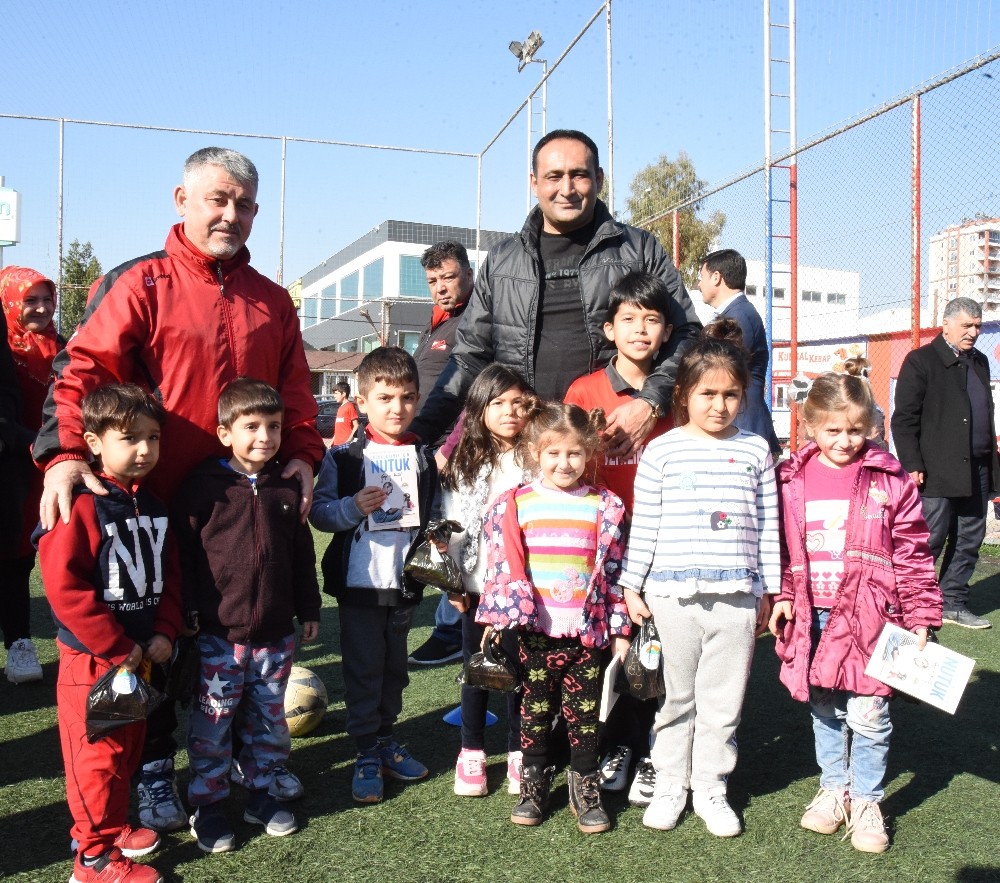Yılmaz, minik sporcuları antrenmanlarında ziyaret etti 