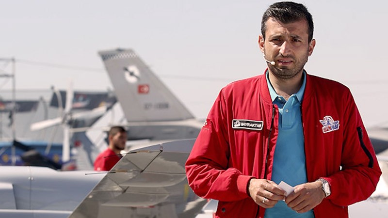 Yılmaz Özdil kendini tutamadı, Selçuk Bayraktar’a övgü yağdırdı!