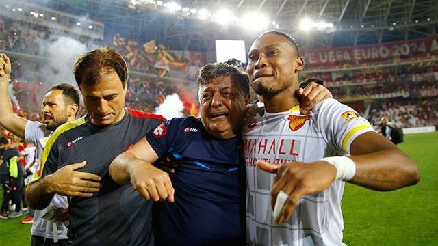 Yılmaz Vural yine patladı: Kur'an çarpsın...