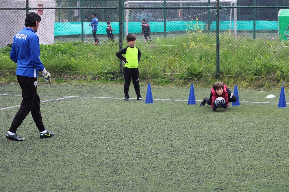 Yılport Samsunspor’un kalecileri futbol okulundan 