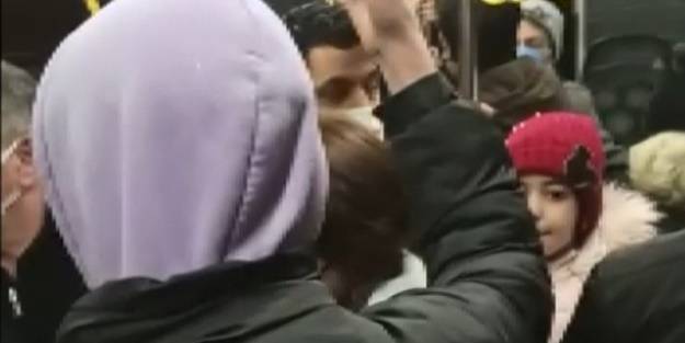 Yine bir İETT vakası... Yolda kalan yolcular bakın ne yaptı