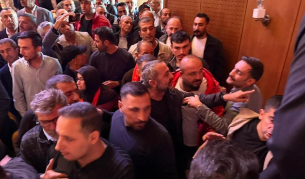 Yine CHP yine Kavga! Kahramanmaraş İl Kongresi’nde iki taraf birbirine girdi