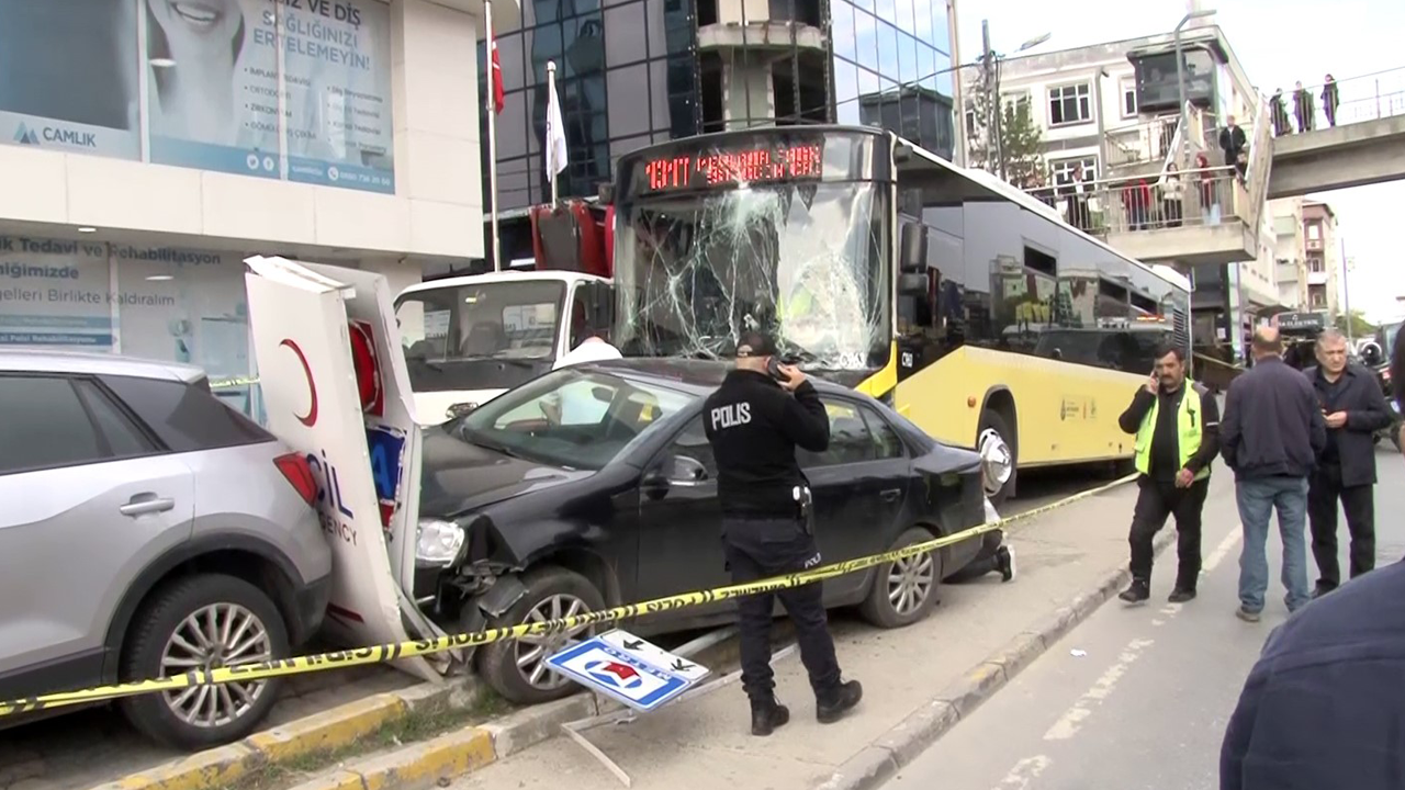 Yine İETT dehşeti: Motosikletliyle tartışan şoför sinir krizi geçirip durakta bekleyenleri ezdi: 1 ölü, 4 yaralı