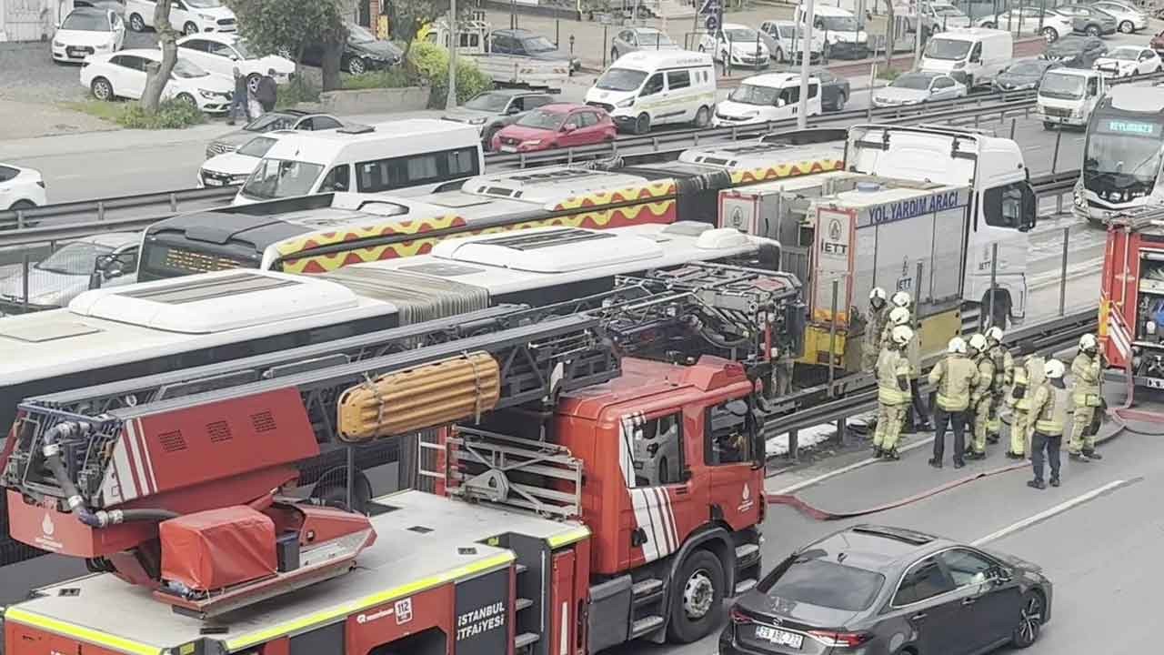 Yine İstanbul, yine metrobüs, yine yangın!