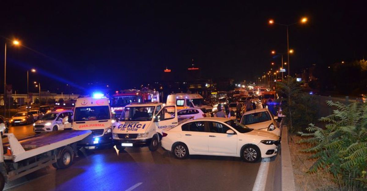 Yine makas terörü! 8 araç birbirine girdi: 7 yaralı