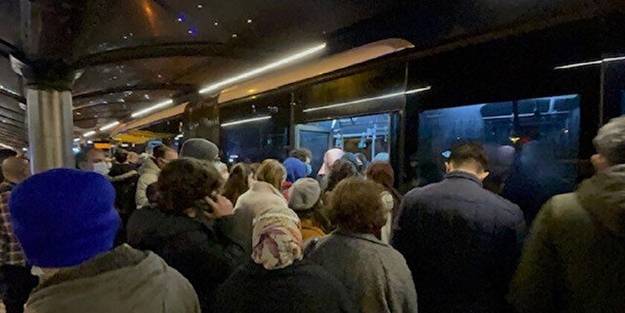Yine metrobüs arızası! İstanbullular İBB'ye isyan etti