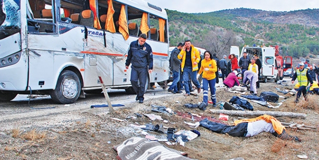 Yine hız dehşeti: 3 ölü