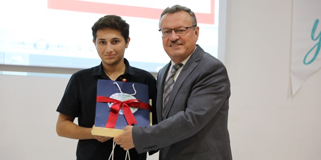 YKS'de ilk 1000'e girdiler! Bursa'da imam hatip öğrencileri ödüllendirildi