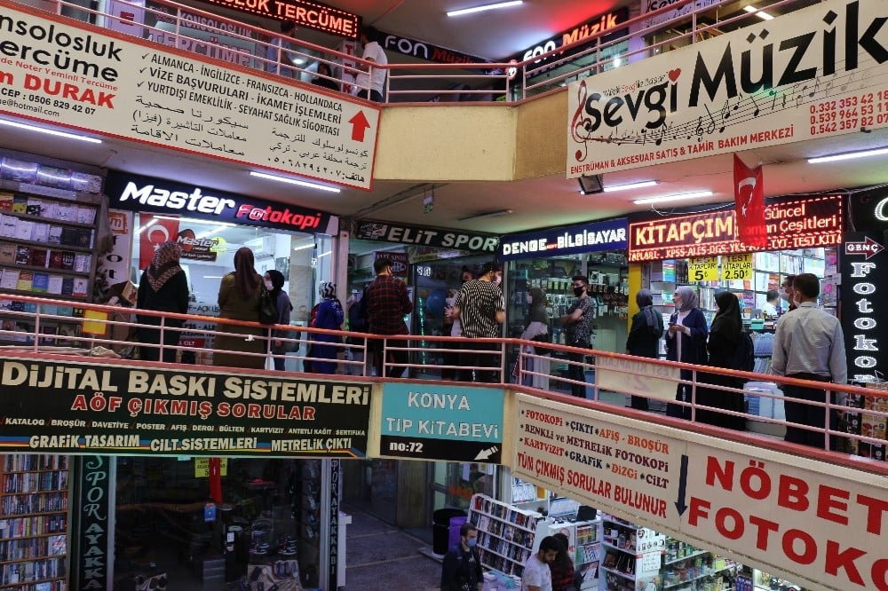 YKS’ye hazırlanan 20 yaş ve altı izinli günde kitapçılara koştu 