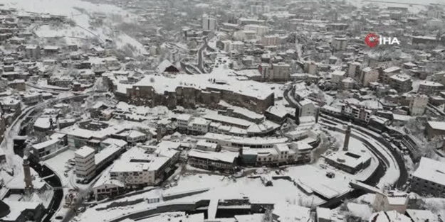 Yoğun kar etkili oluyor! 82 köy yolu ulaşıma kapandı