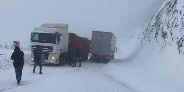 Yoğun kar etkili oluyor! İki ilin yolu ulaşıma kapandı