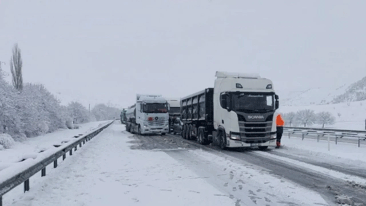 Yoğun kar yağışı bekleniyor! İstanbul-Ankara arasında geçiş yasağı