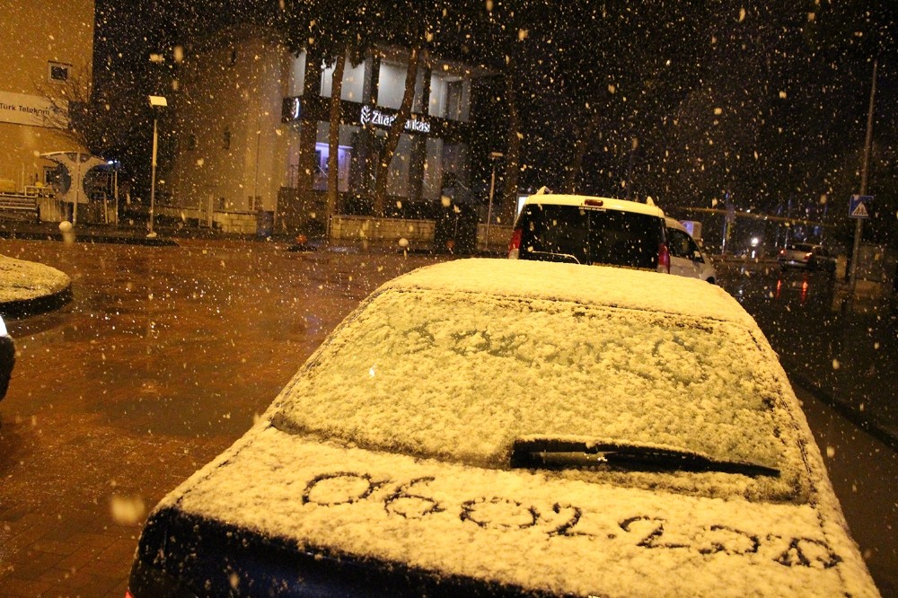 Yoğun kar yağışında Kavacık rampası kısa süreliğine kapandı 