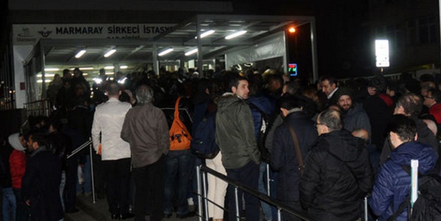Yoğun sis İstanbul'u felç etti!
