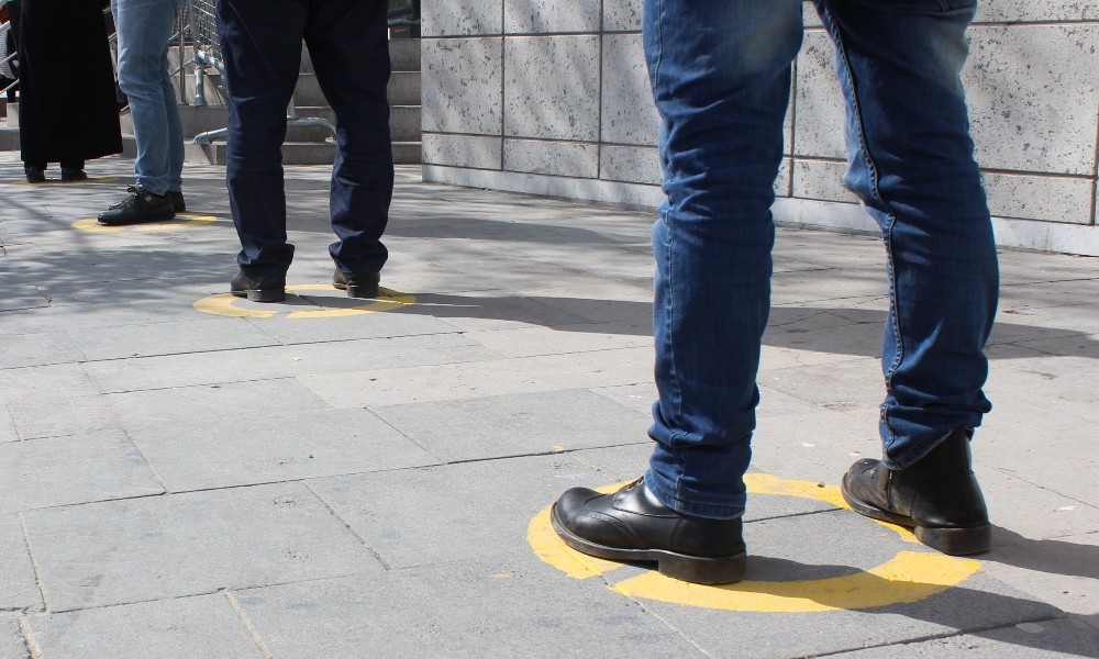 Yoğunluk yaşanan banka ve ATM önlerine özel tedbir 