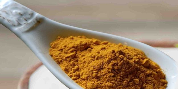 Yoğurda 1 kaşık zerdeçal ekleyip yiyin!