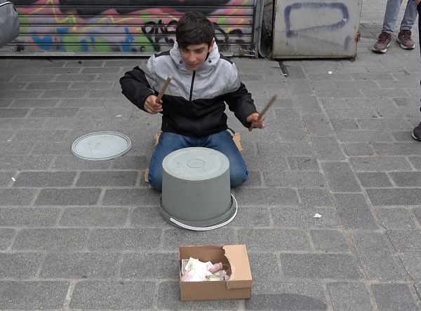 Yoğurt kabıyla yetenek şov